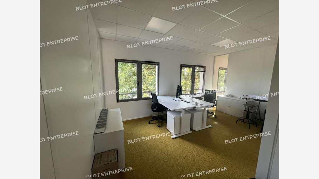 A louer bureaux 694m² proche Orvault Grand Val