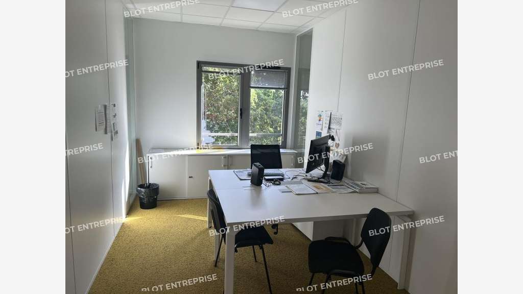 A louer bureaux 694m² proche Orvault Grand Val