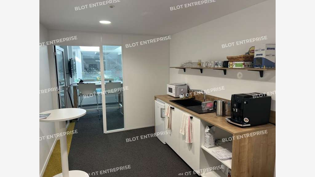 A louer bureaux 694m² proche Orvault Grand Val