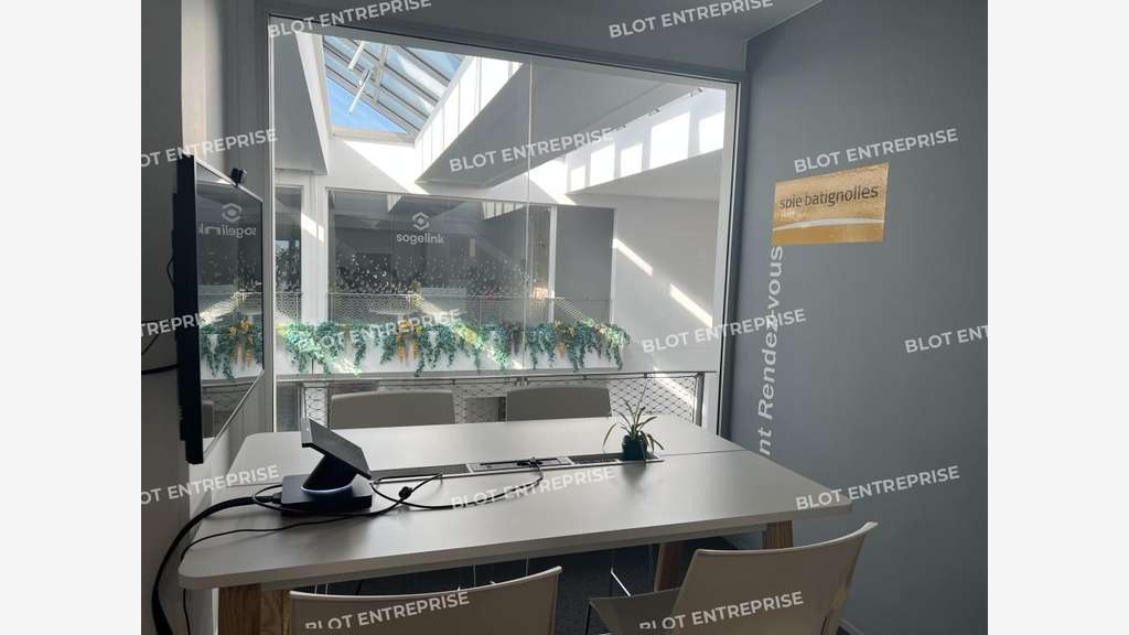 A louer bureaux 694m² proche Orvault Grand Val