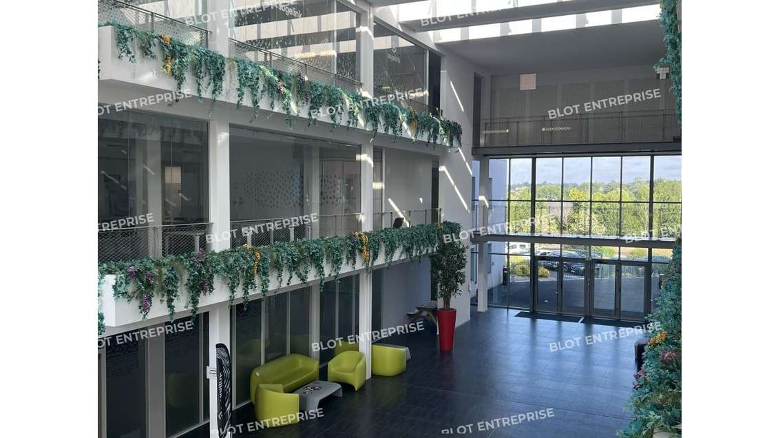 A louer bureaux 694m² proche Orvault Grand Val