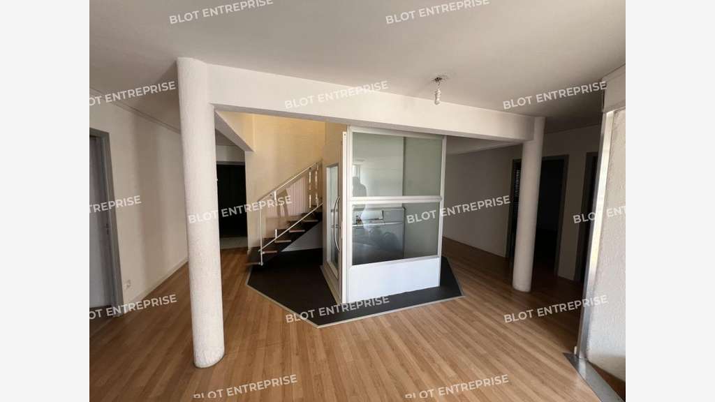 A louer bureaux 200m² à Orvault au pied du tramway