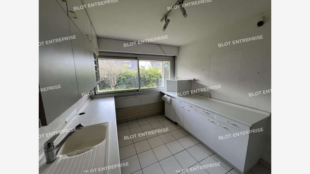 A louer bureaux 200m² à Orvault au pied du tramway