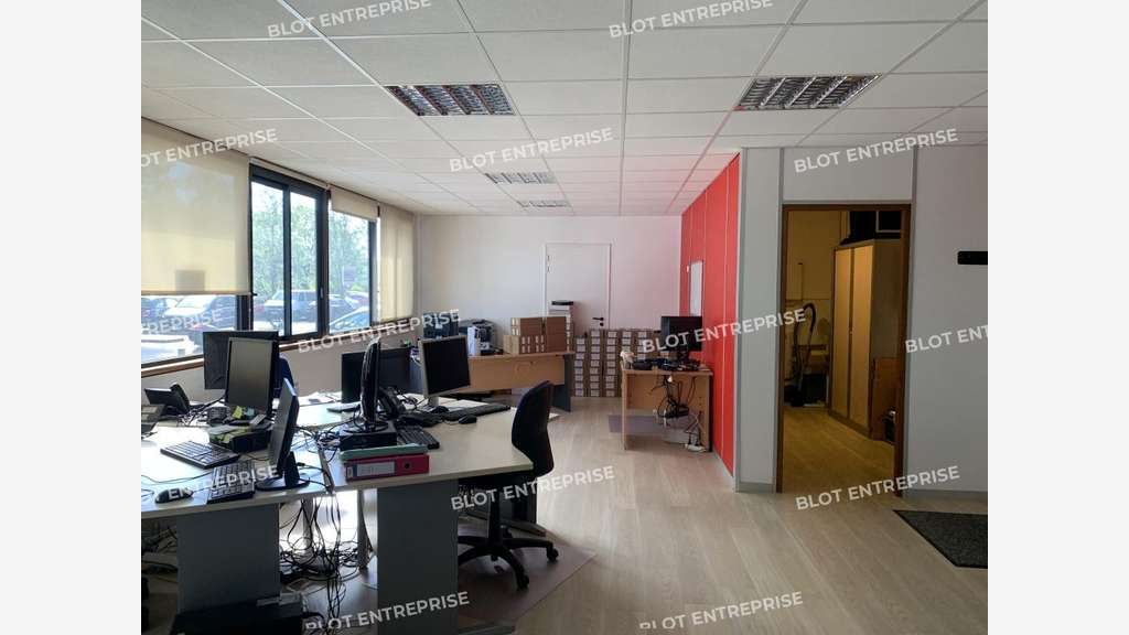 A vendre à louer bureaux 66m² RDC Forum d'Orvault