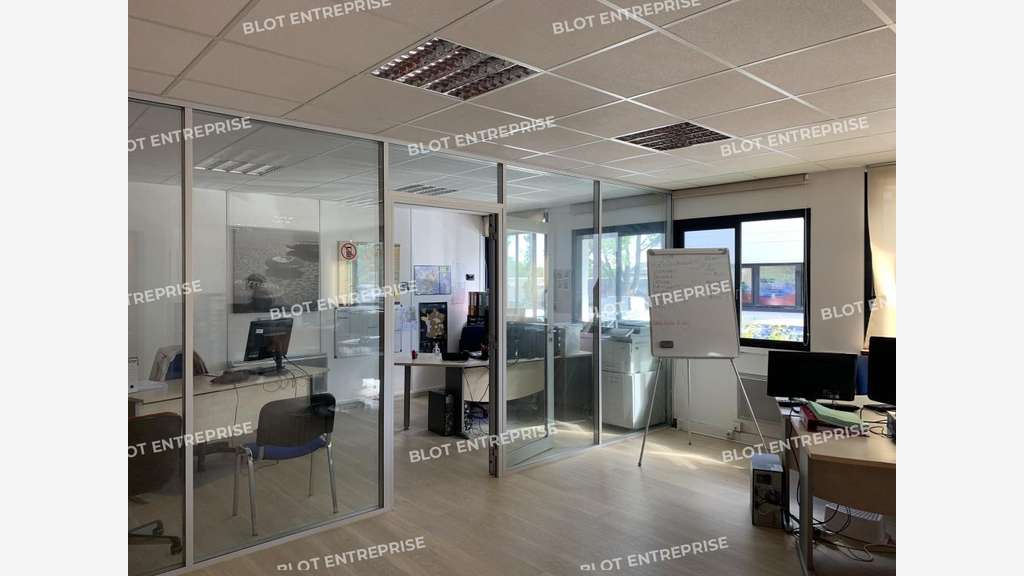 A vendre à louer bureaux 66m² RDC Forum d'Orvault