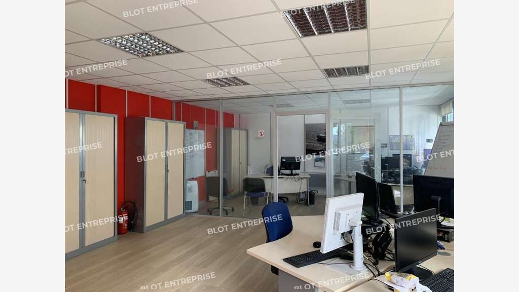 A vendre à louer bureaux 66m² RDC Forum d'Orvault