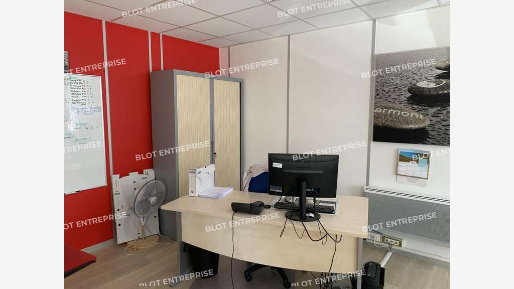 A vendre à louer bureaux 66m² RDC Forum d'Orvault