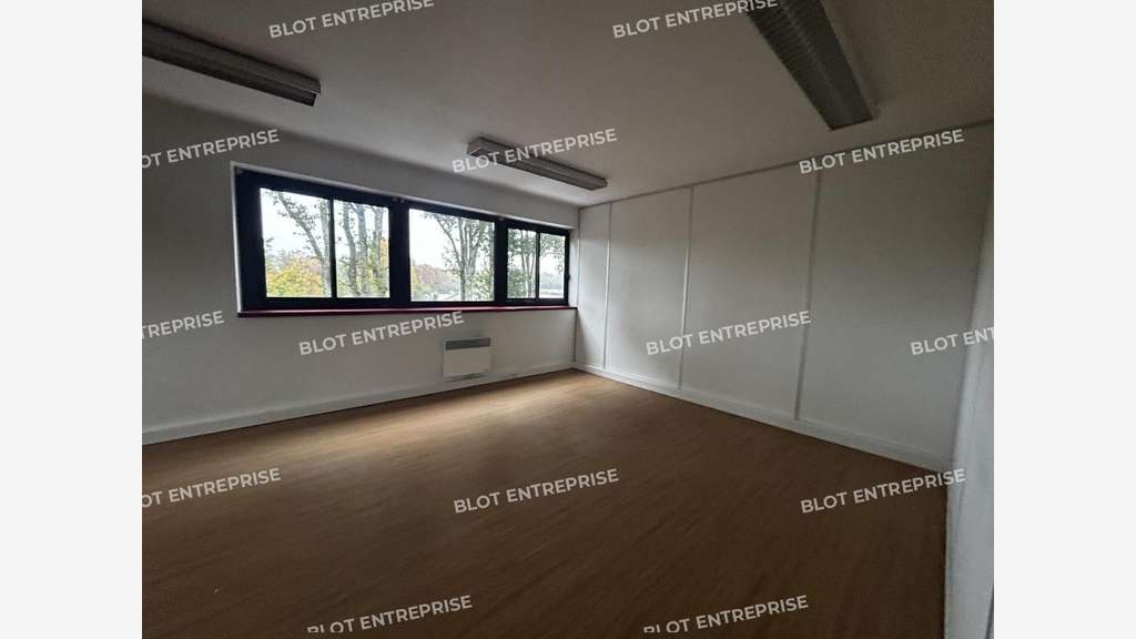 A louer bureaux 138m² au coeur du Forum à Orvault