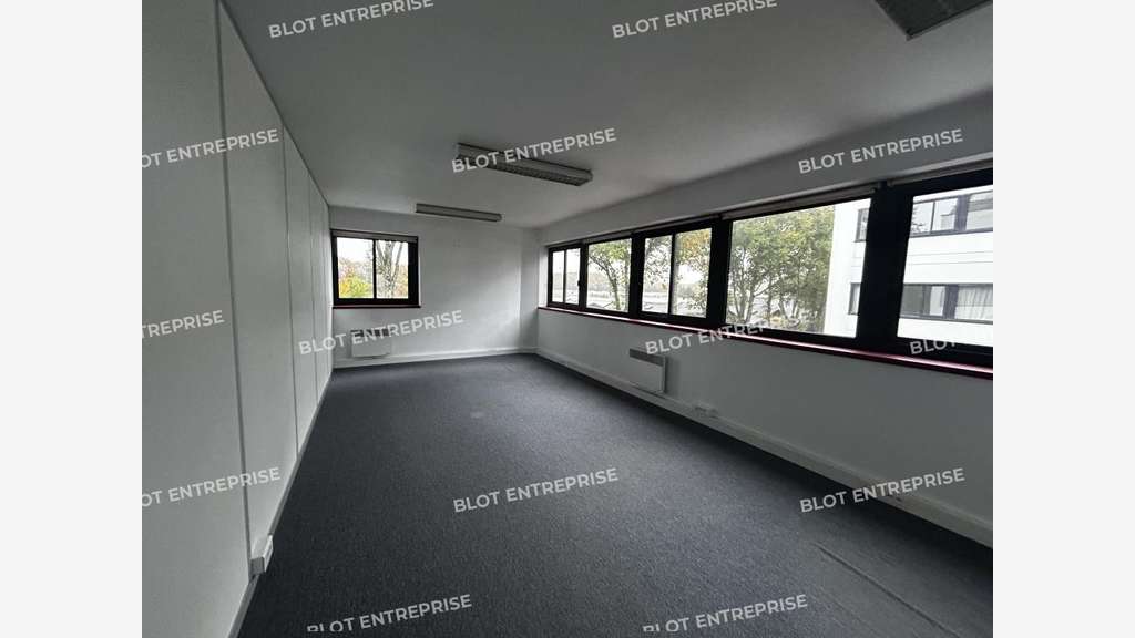 A louer bureaux 138m² au coeur du Forum à Orvault