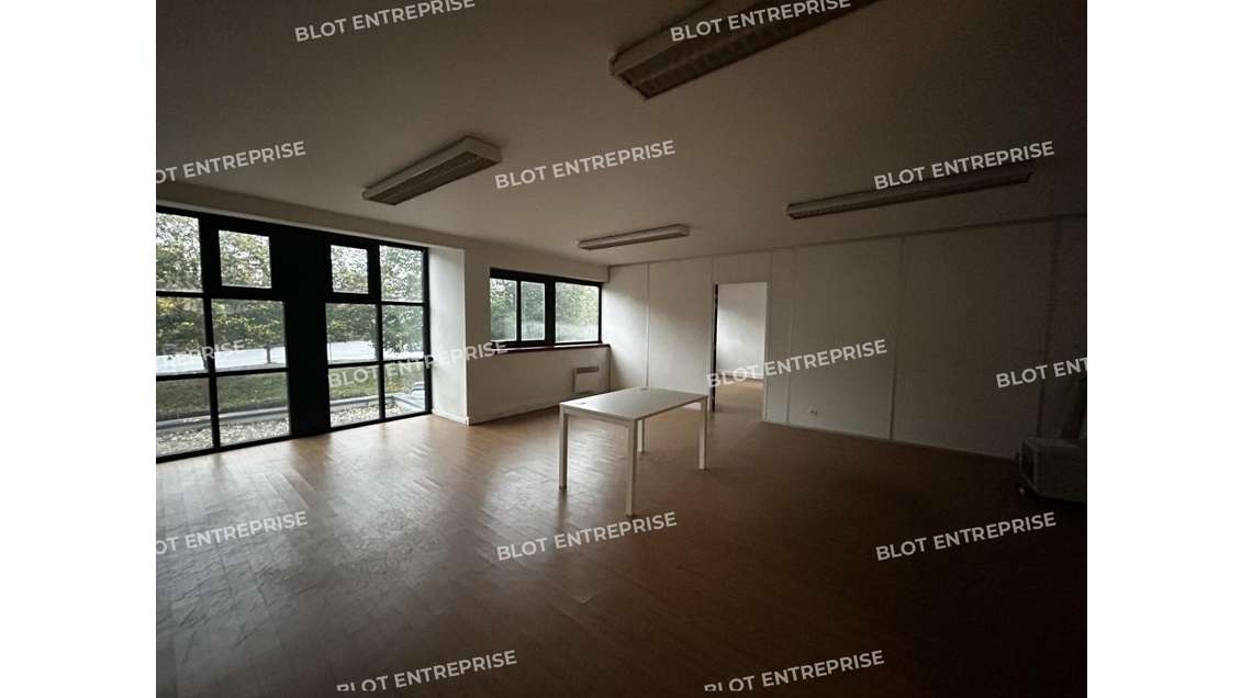 A louer bureaux 138m² au coeur du Forum à Orvault