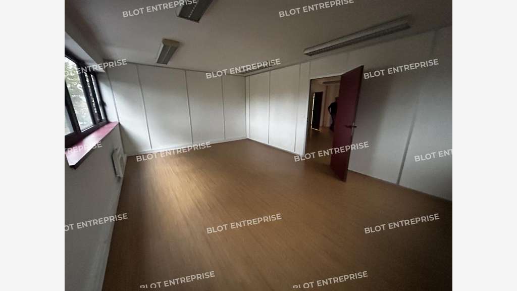A louer bureaux 138m² au coeur du Forum à Orvault