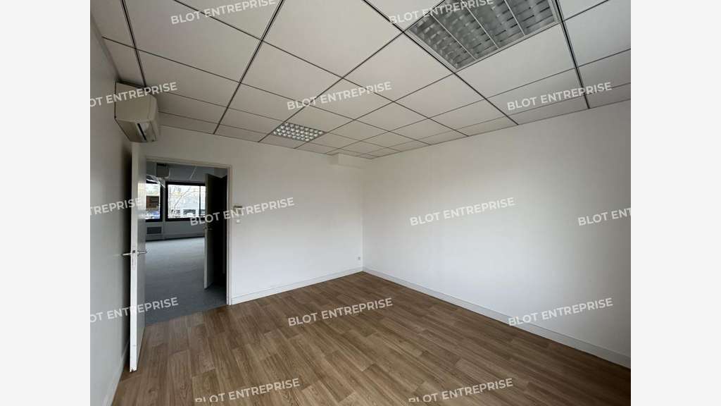 A louer bureaux 150m² R+1 à Orvault