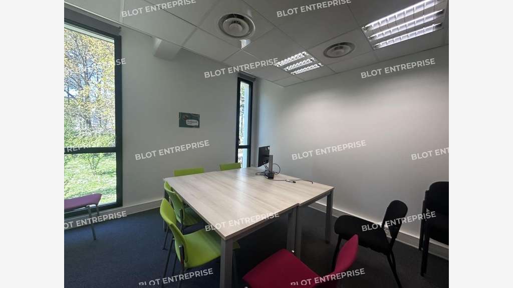 A louer bureaux 222m² Orvault Parc du Bois Cesbron