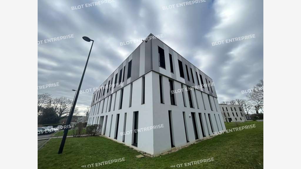 A louer bureaux 222m² Orvault Parc du Bois Cesbron