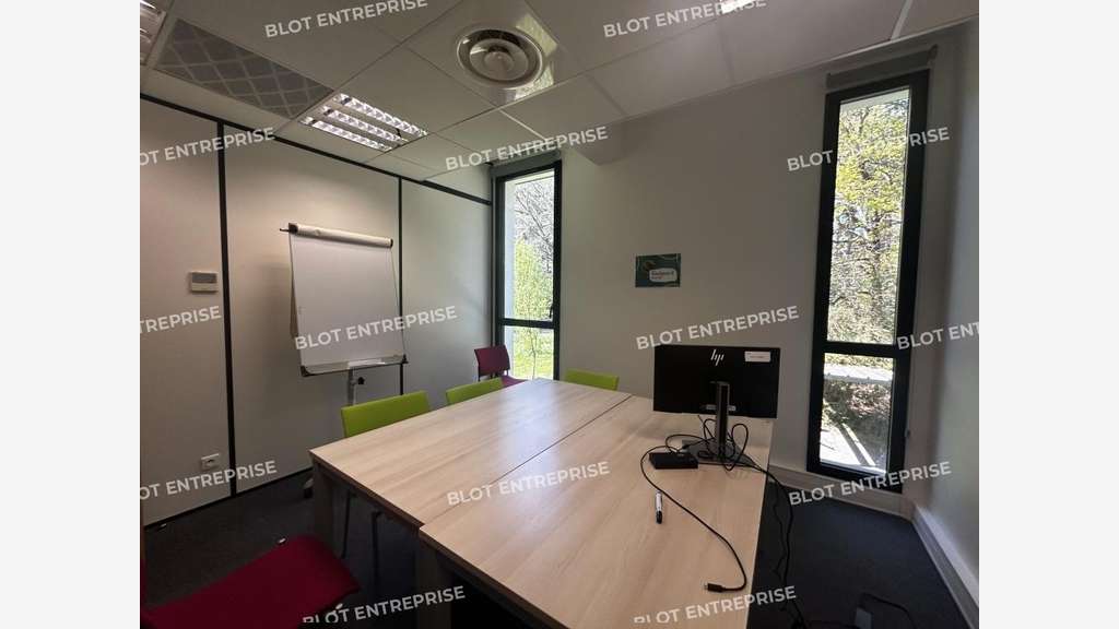 A louer bureaux 222m² Orvault Parc du Bois Cesbron