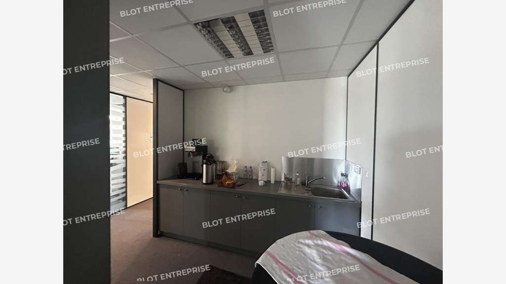 A louer bureaux 222m² Orvault Parc du Bois Cesbron