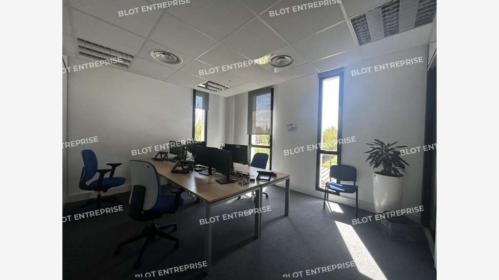 A louer bureaux 222m² Orvault Parc du Bois Cesbron