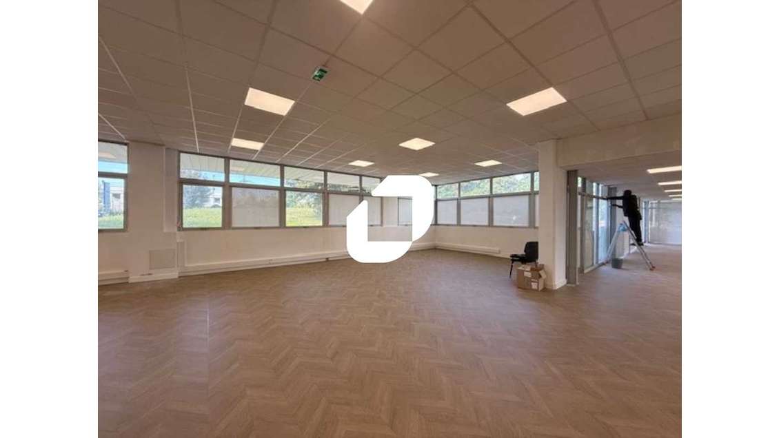 A louer Bureaux 579m² Osny