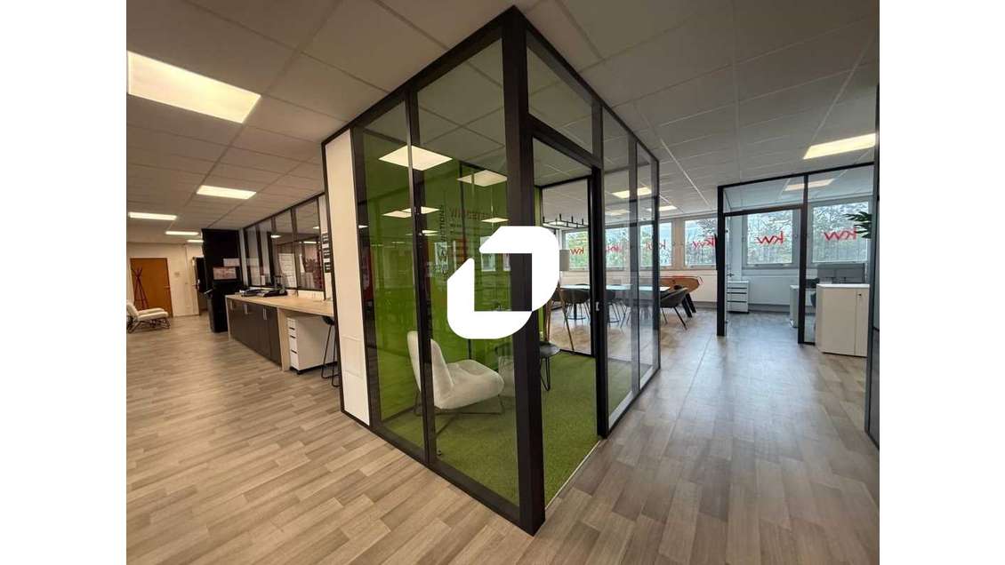 A louer Bureaux 911m² Osny