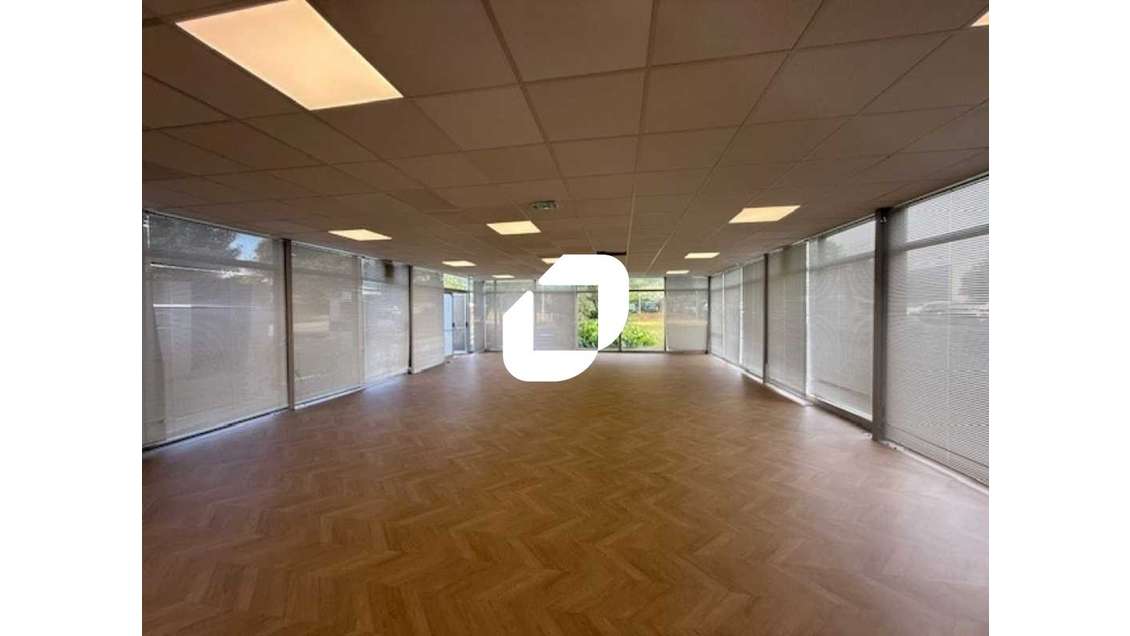 A louer Bureaux 1116m² Osny