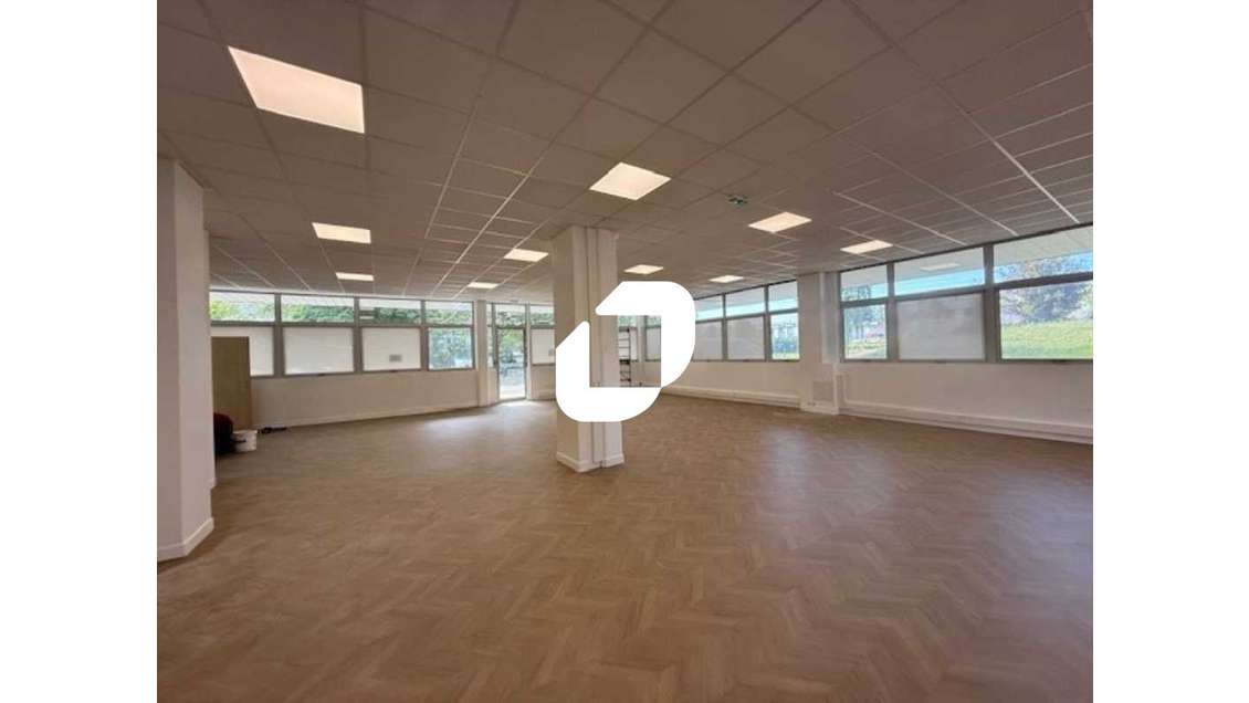 A louer Bureaux 335m² Osny