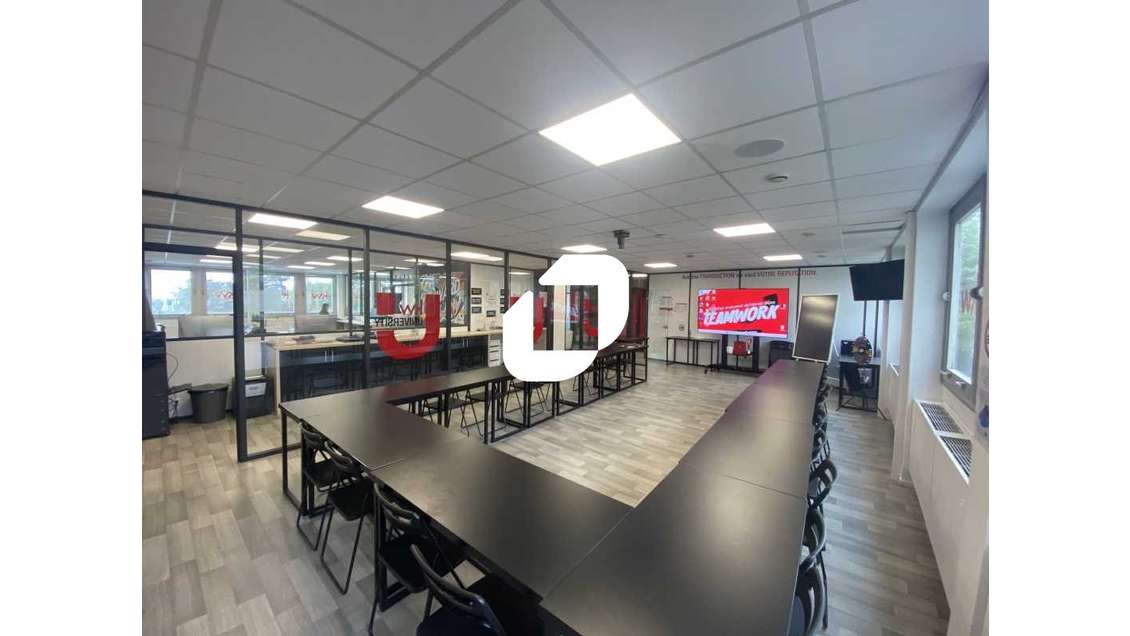 A louer Bureaux 131m² Osny