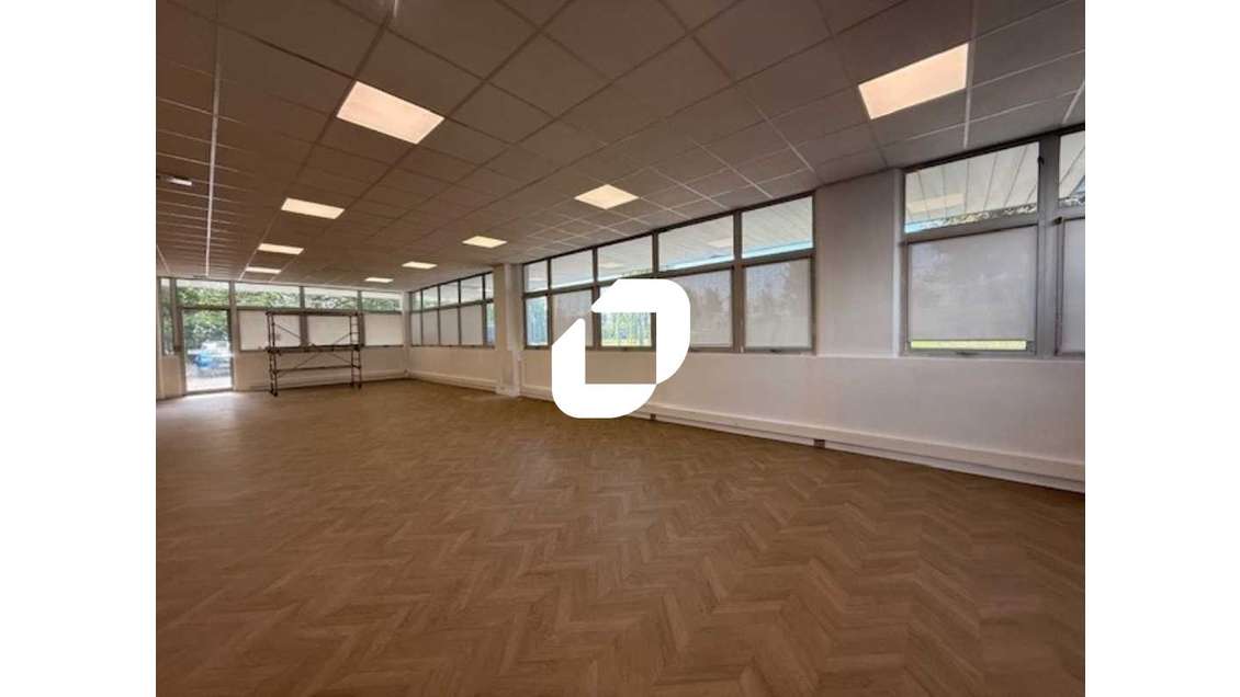A louer Bureaux 183m² Osny