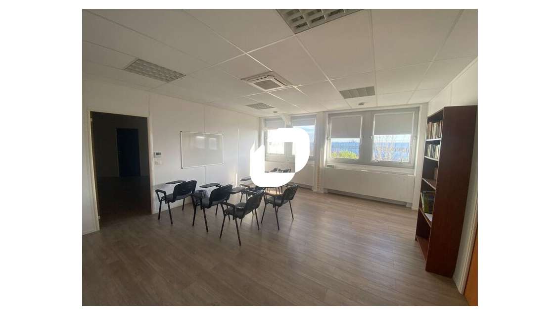 A louer Bureaux 329m² Osny
