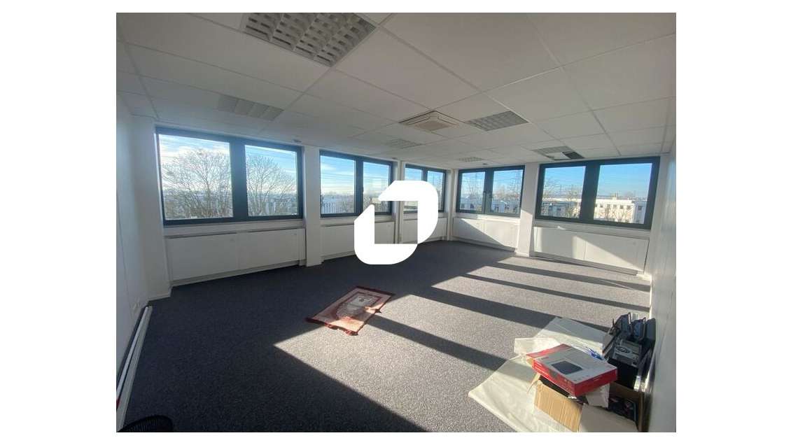 A louer Bureaux 605m² Osny