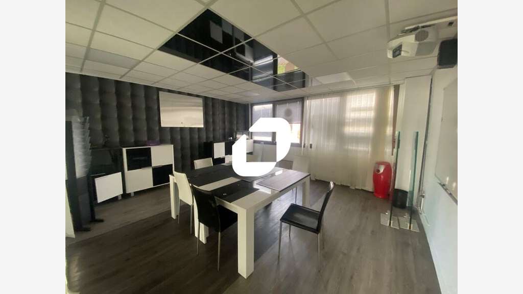 A louer Bureaux 189m² Osny