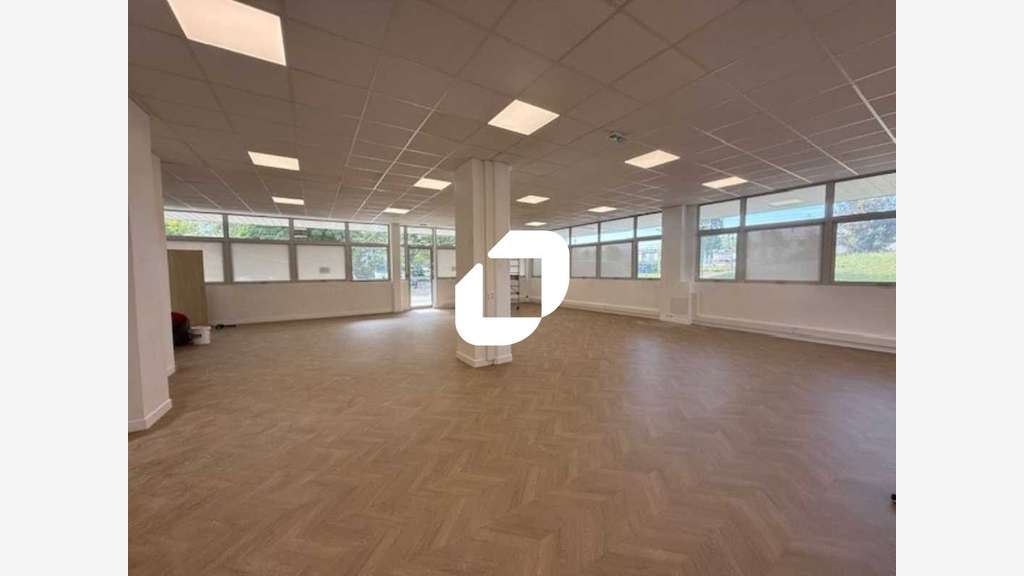 A louer Bureaux 1116m² Osny