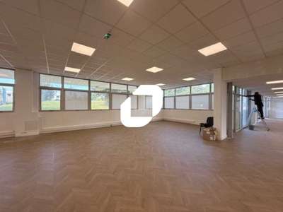 A louer Bureaux 579m² Osny