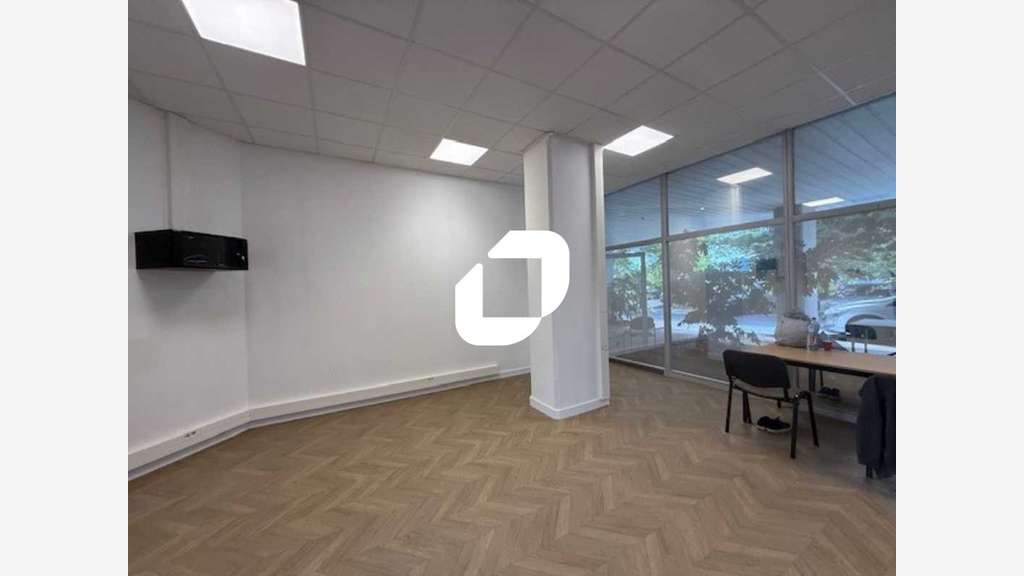 A louer Bureaux 335m² Osny