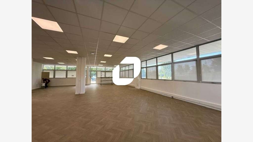 A louer Bureaux 183m² Osny