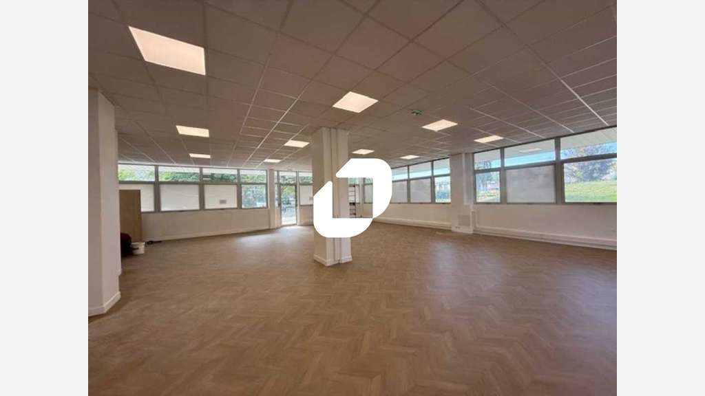 A louer Bureaux 183m² Osny