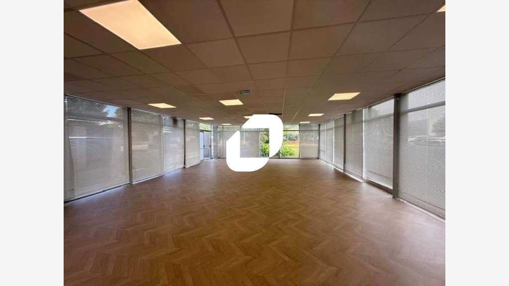 A louer Bureaux 183m² Osny