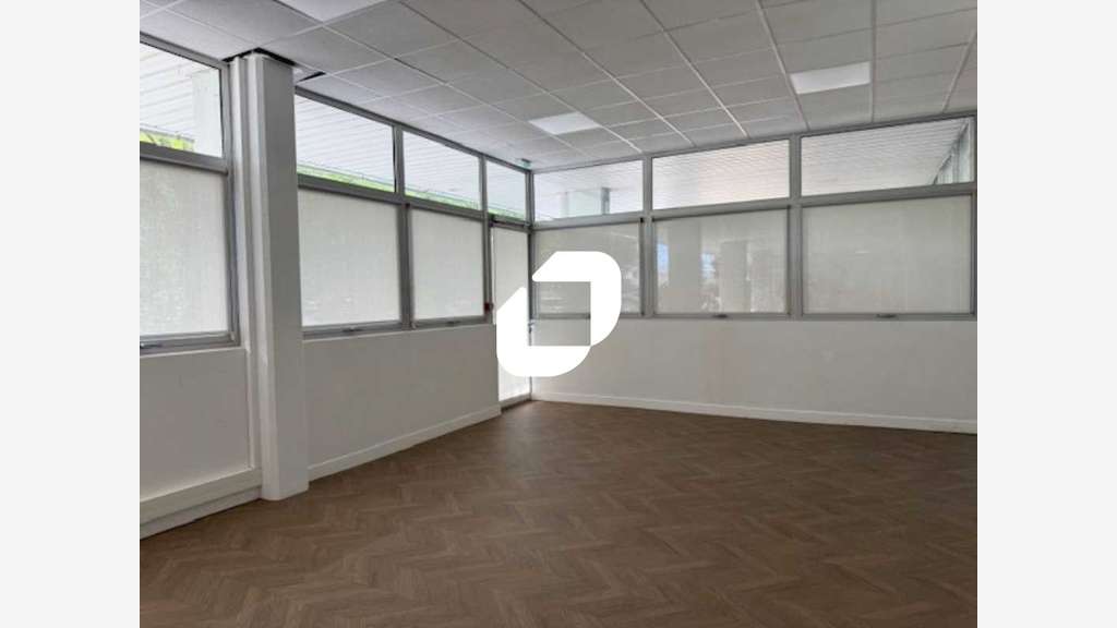 A louer Bureaux 183m² Osny