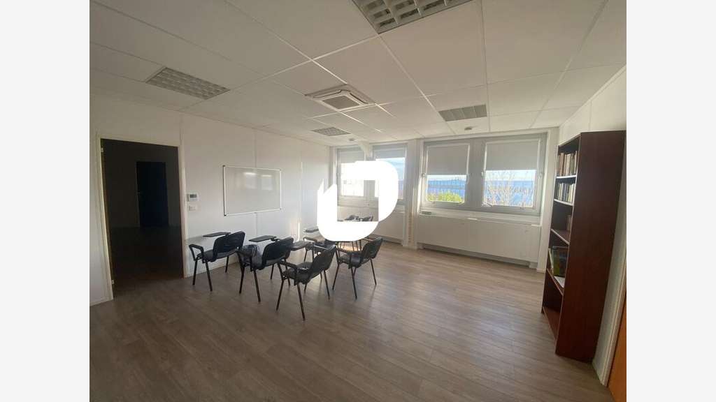 A louer Bureaux 296m² Osny