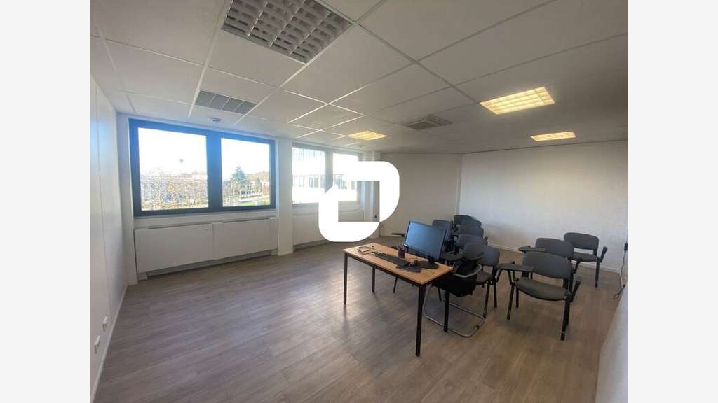 A louer Bureaux 296m² Osny