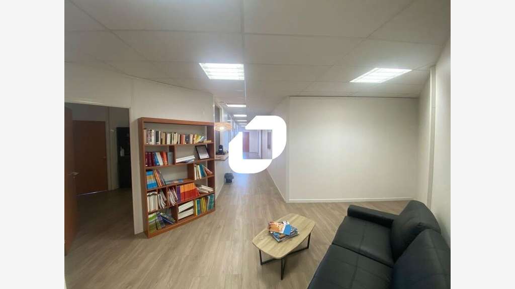 A louer Bureaux 605m² Osny
