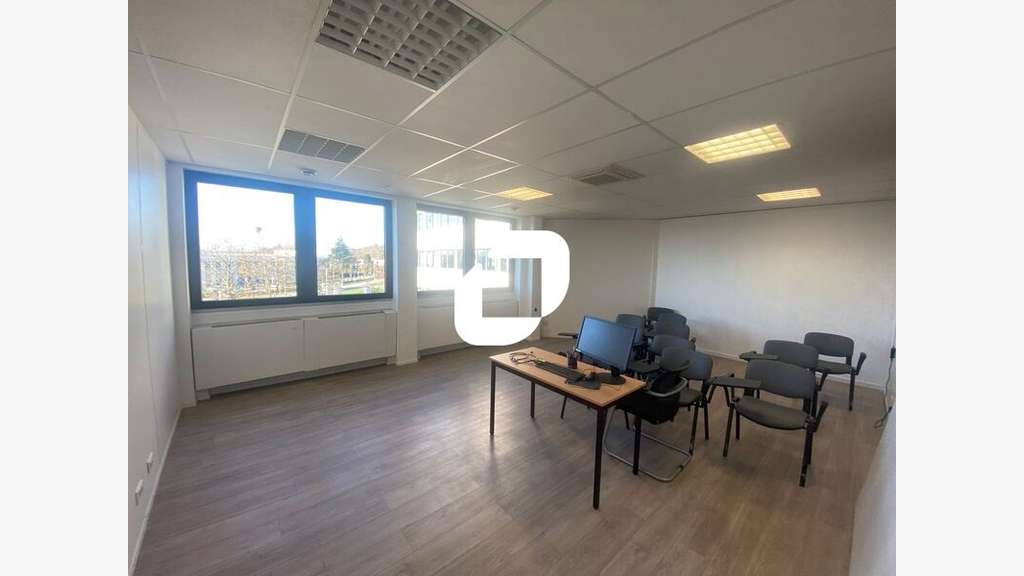 A louer Bureaux 329m² Osny