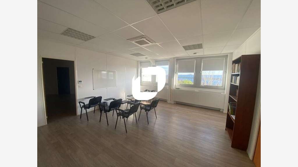 A louer Bureaux 329m² Osny