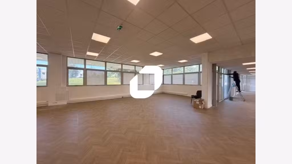 A louer Bureaux 579m² Osny