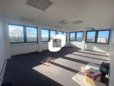 A louer Bureaux 605m² Osny