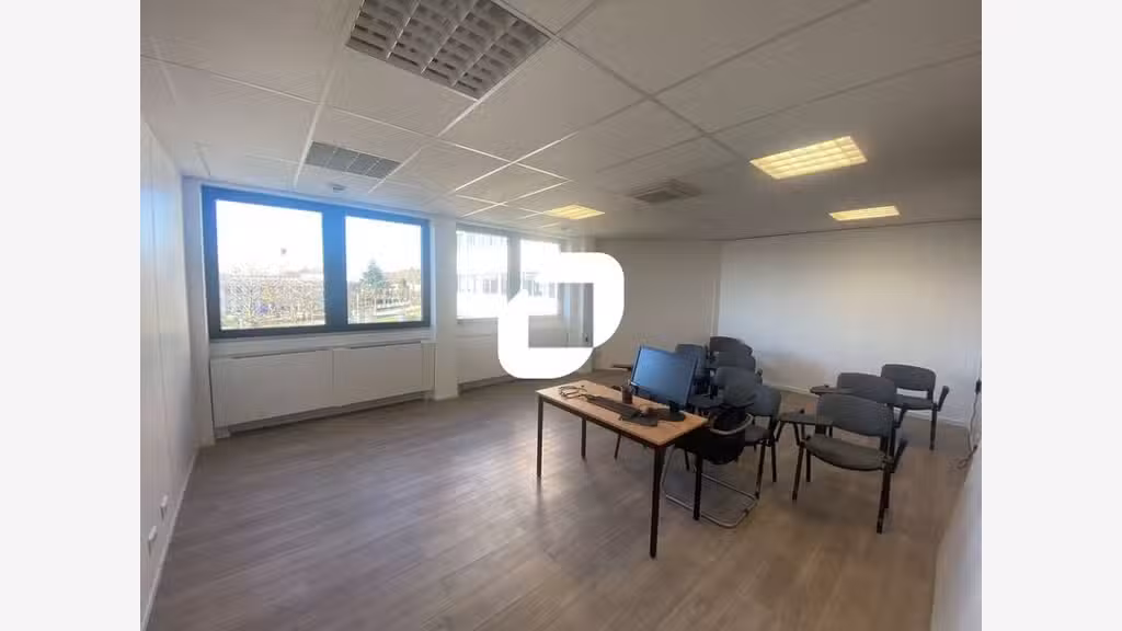 A louer Bureaux 329m² Osny