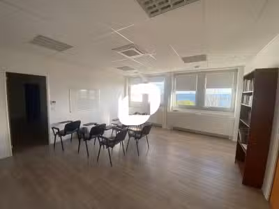 A louer Bureaux 329m² Osny
