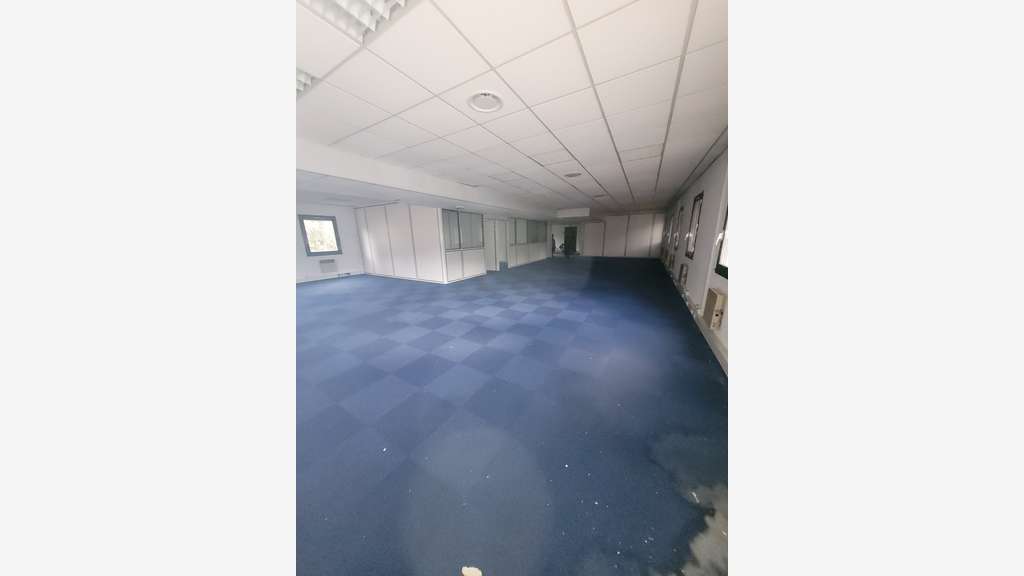 A louer bureaux de 460m² au calme à Oullins