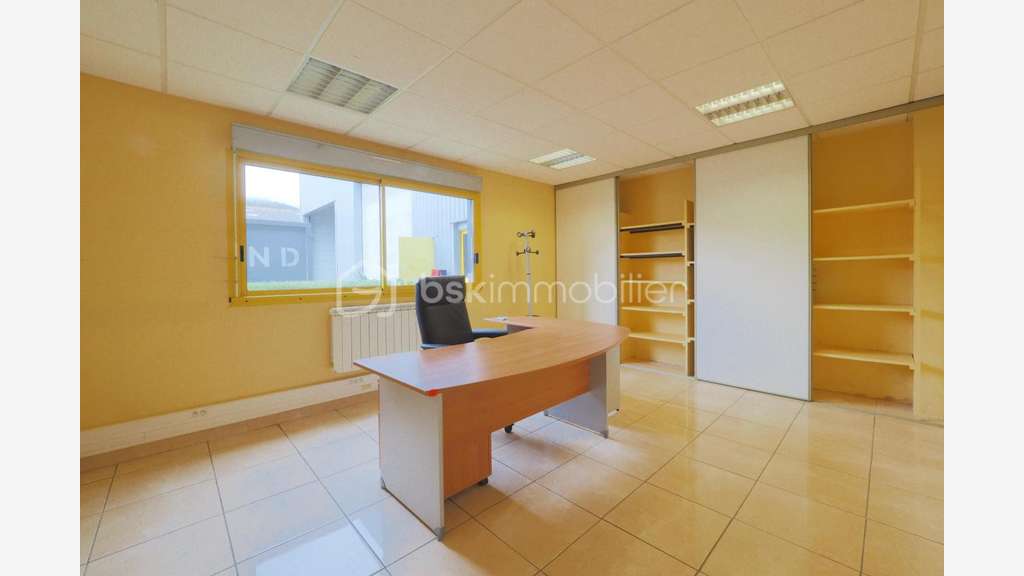 A louer bureaux cloisonnés de 332m² à Arbent