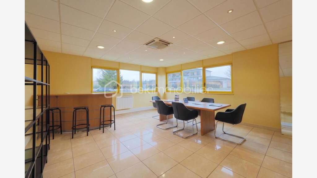 A louer bureaux cloisonnés de 332m² à Arbent