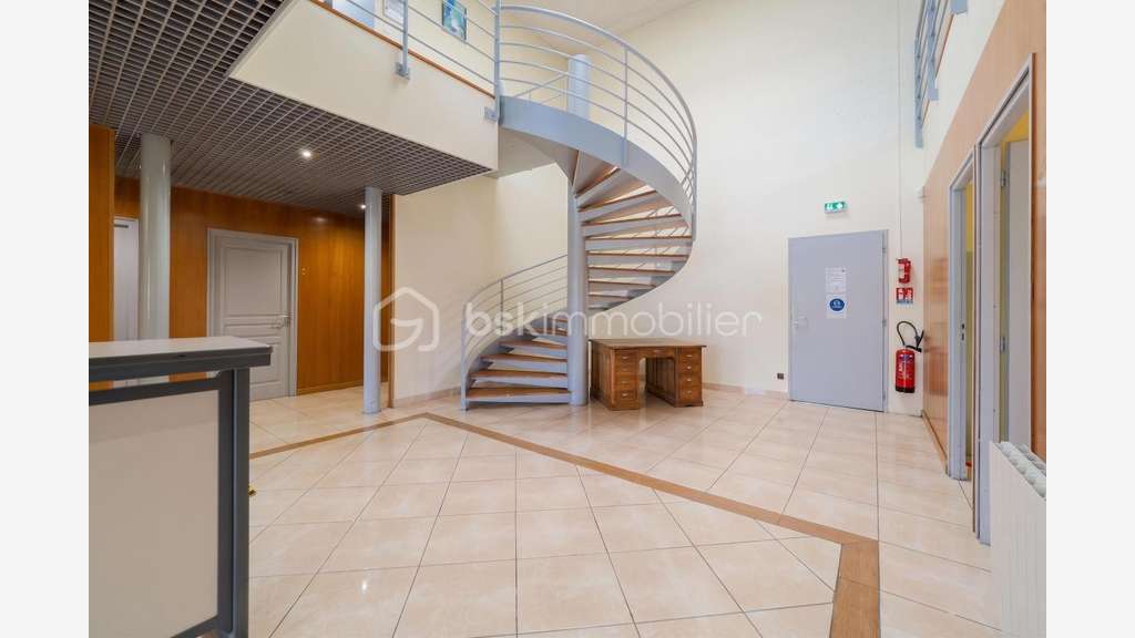 A louer bureaux cloisonnés de 332m² à Arbent